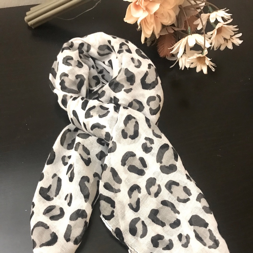 Black and White Leopard Print Silky Scarf